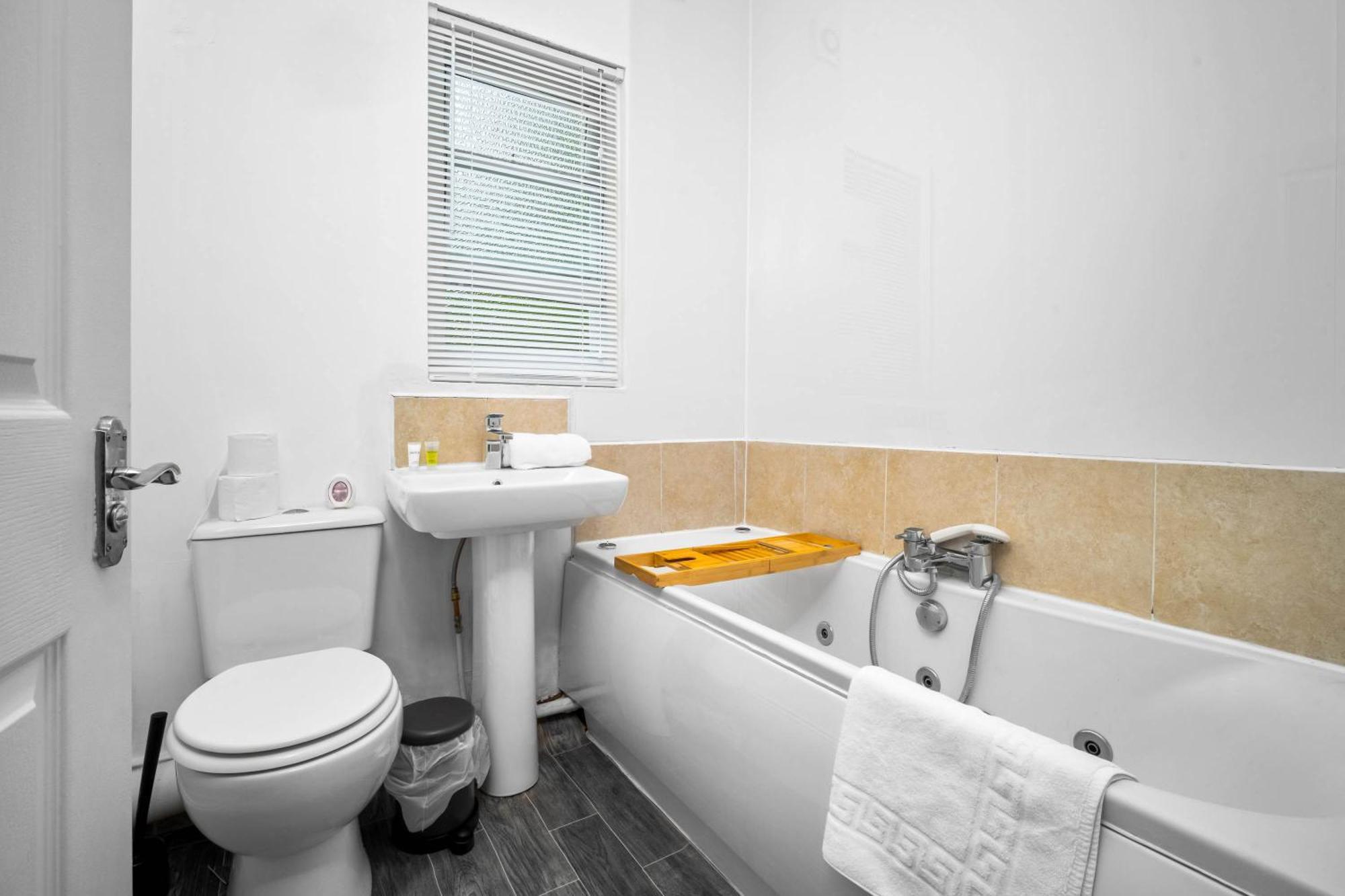 Luxury Apartment - Fast Wifi - Wolverhampton 9Apc Екстериор снимка